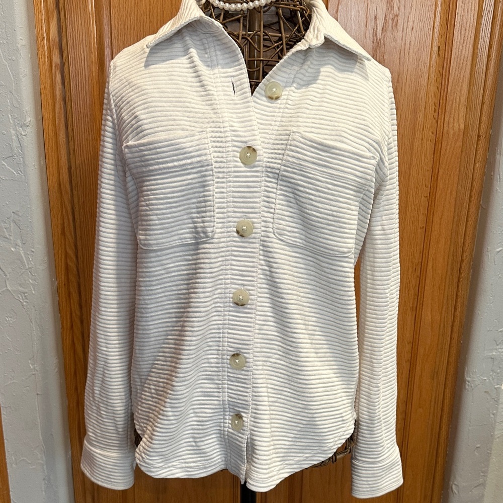 Travis Mathew Women’s Cream Colored Ribbed Long Sleeve Button Down. XS NWOT